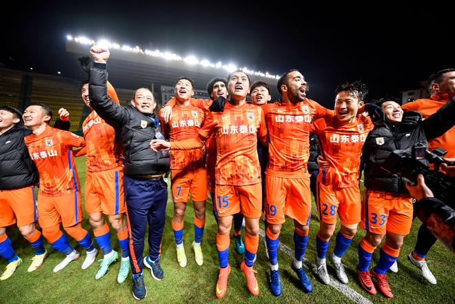 爱游戏官方网站-包含冲刺阶段广州队官宣签约——法甲节点到来；更衣室稳定；数据趋势出现新变化的词条